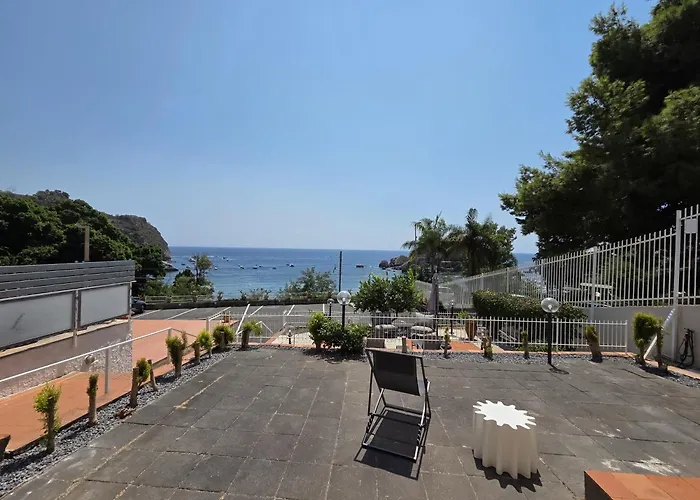 Frontemare & Marimare Isola Bella By Holidays 아파트 *